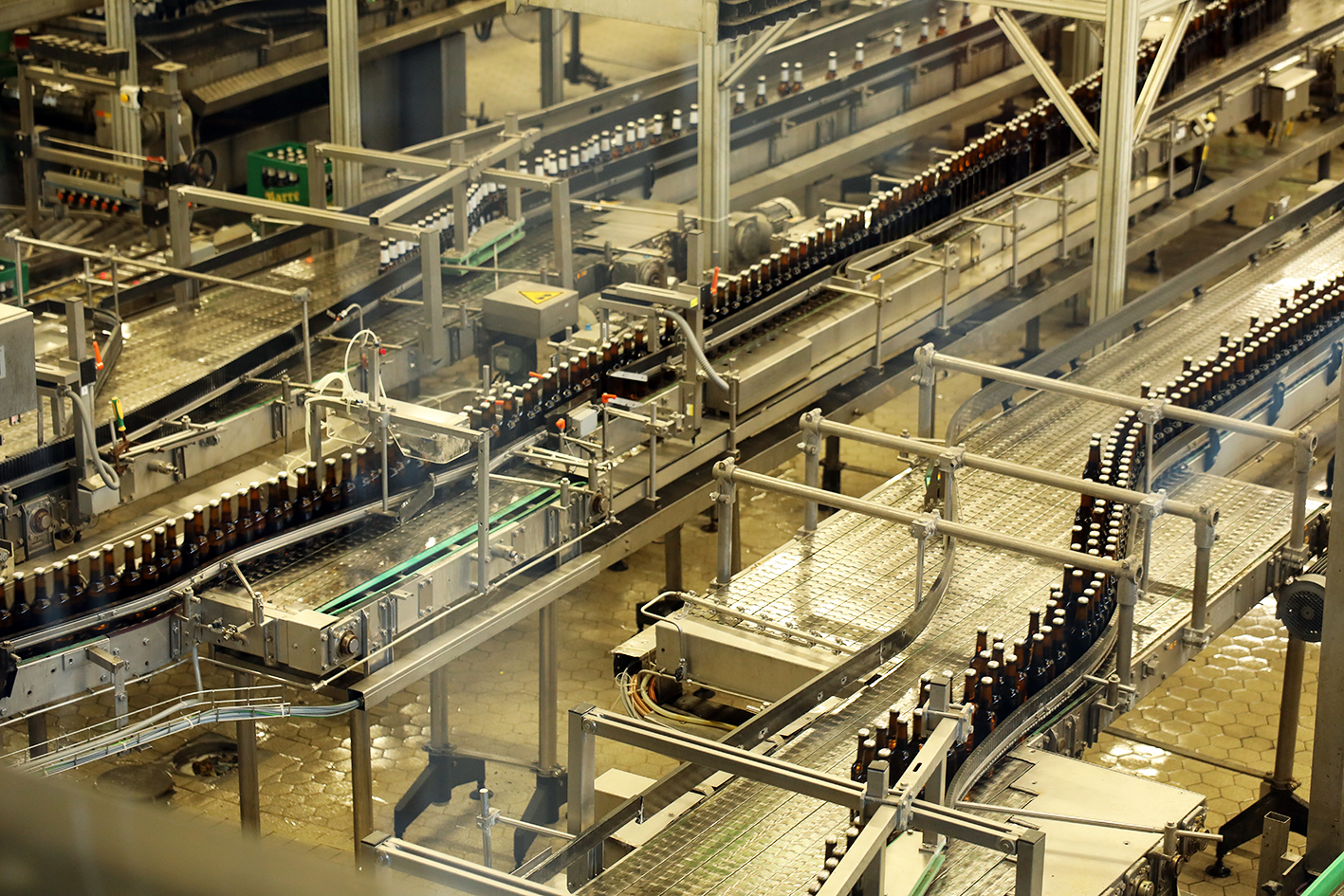 Barre bottling line with rows of bottles moving through the brewery